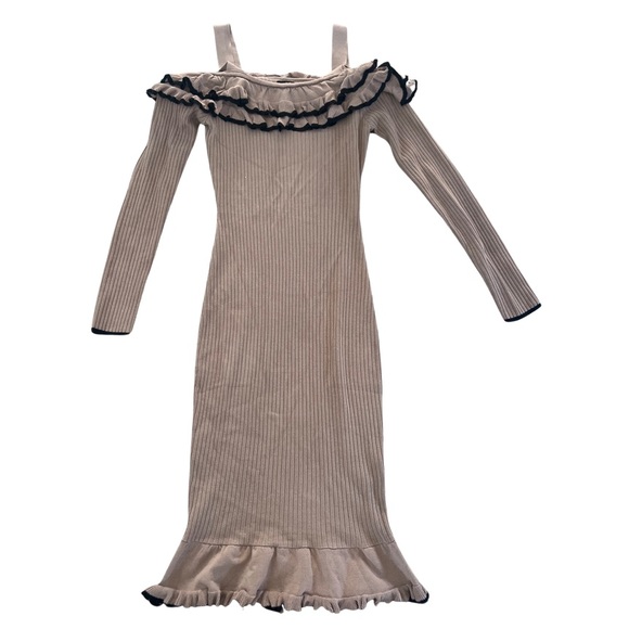 WOW couture Dresses & Skirts - Open shoulder dress with long sleeves